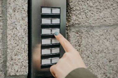 Kız doorphone düğmesine basınca veya dahili aramalar