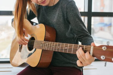 Gitar çalmayı öğrenme. Müzik eğitimi ve ders dışı dersleri