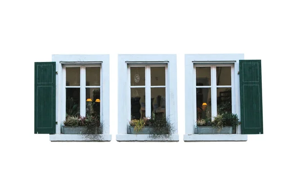 Zbiór starych okien drewnianych zewnętrzny na białym tle — Zdjęcie stockowe