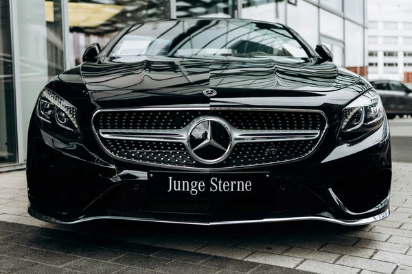 A close-up dari hitam baru Mercedes-Benz SLC — Stok Foto