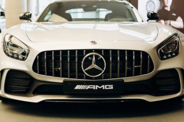 Yeni beyaz Mercedes-Benz Amg Gt bir close-up