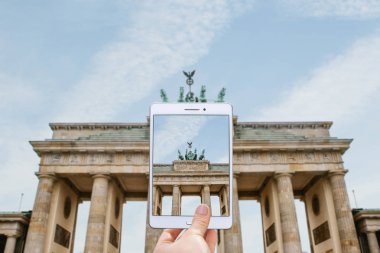 Tablet Berlin Brandenburg Kapısı Turizm fotoğrafları.