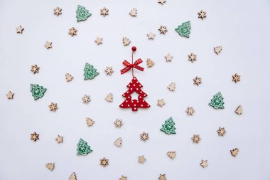 Noel ağacı oyuncaklar. Şenlikli bir şekilde dekore edilmiş arka plan.