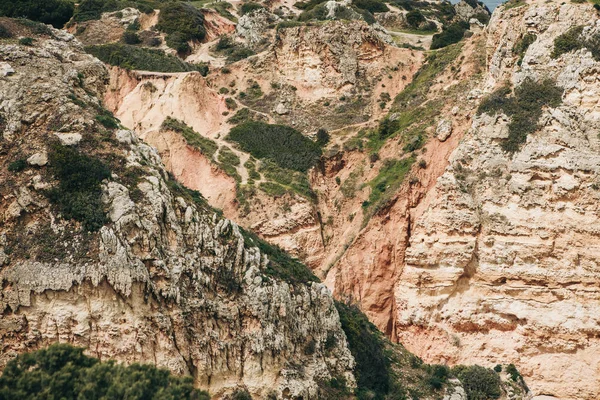 Ασβεστολιθικά πετρώματα ψαμμίτη κοκκινωπό χρώμα — Φωτογραφία Αρχείου