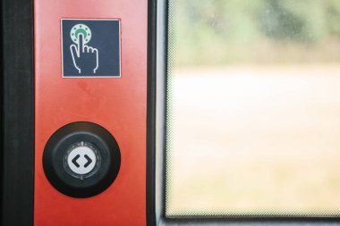 Trenin çıkış kapısı