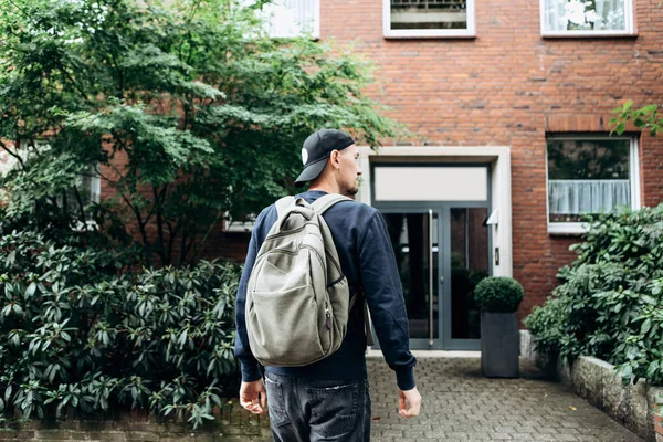 Turistické nebo student s batohem. — Stock fotografie