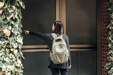 Turist veya sırt çantası ile öğrenci.