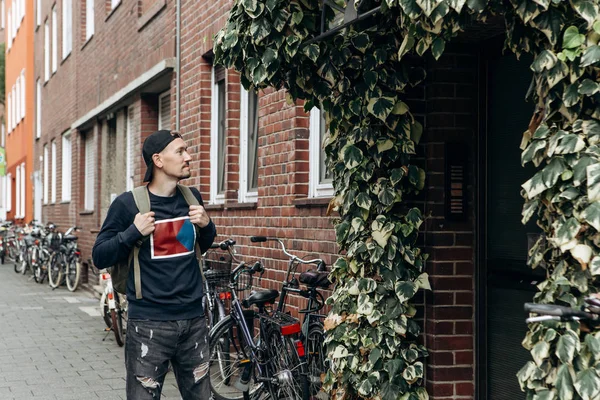 Turistické nebo student s batohem. — Stock fotografie