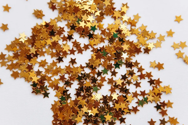 Fondo festivo de estrellas del confeti dorado — Foto de Stock