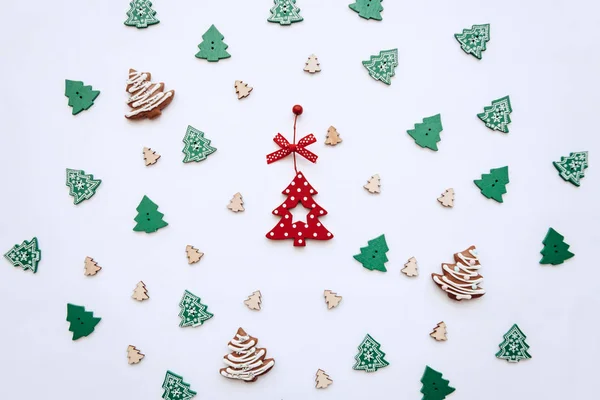 크리스마스 나무의 장난감 축제 장식된 배경. — 스톡 사진