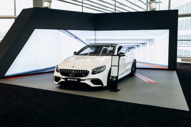 Yeni beyaz Mercedes-Benz Amg Gt