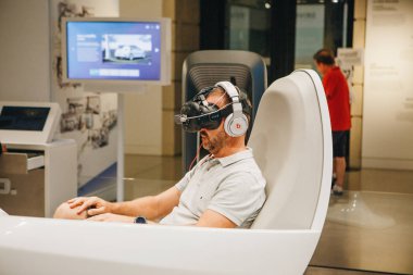 Sanal sanal yeni konsept otomobil Volkswagen kimliği bardak yardımıyla sürüş.