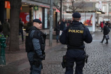 Polis süre kutlama Noel sokaklarda devriye. Vatandaşların korunması.