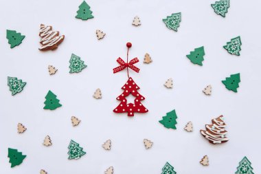 Noel ağacı oyuncaklar. Şenlikli bir şekilde dekore edilmiş arka plan.