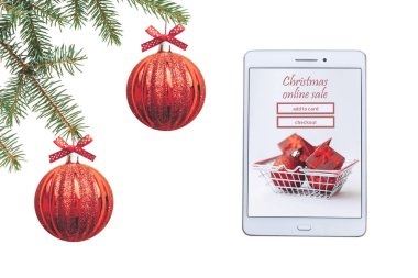 Noel online satış. Beyaz bir arka plan üzerinde hediyeler online satın almak için tablet