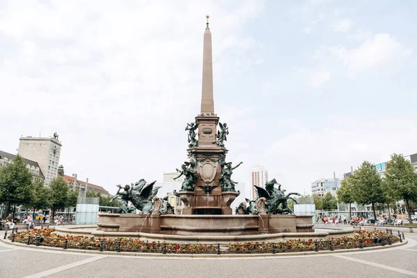 Brunnen mit Namen mendebrunnen in leipzig — Stockfoto