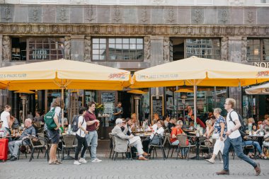 Almanya'da Leipzig sokak Cafe