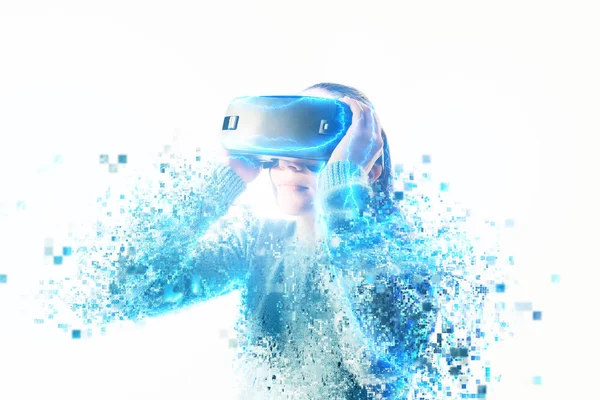 Una persona en gafas virtuales vuela a píxeles. Concepto de tecnología futura . —  Fotos de Stock