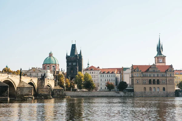 Schöne Aussicht auf das Stadtbild in Prag in der Tschechischen Republik. — Stockfoto