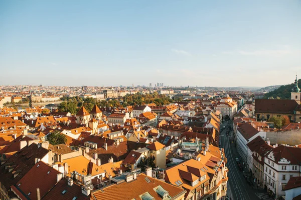 Hermosa vista del paisaje urbano de Praga en la República Checa . — Foto de Stock