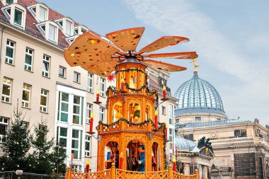 Almanya'da Dresden Noel piyasasında süslemeleri.