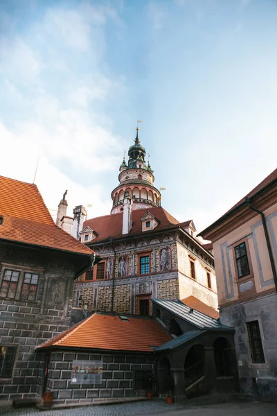 Hermosa vista de la arquitectura antigua en Cesky Krumlov en la República Checa — Foto de Stock