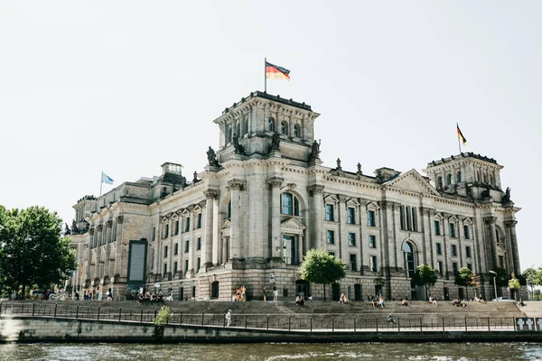 Hermosa vista del edificio del Reichstag en Berlín en Alemania . — Foto de Stock