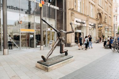 Heykel Leipzig sokakta adım yüzyılın denir