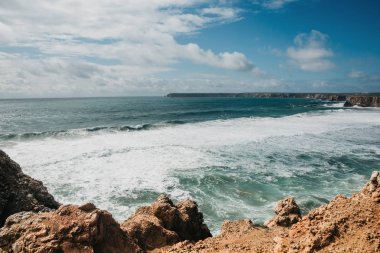 Atlantik okyanusunun güzel manzarası.