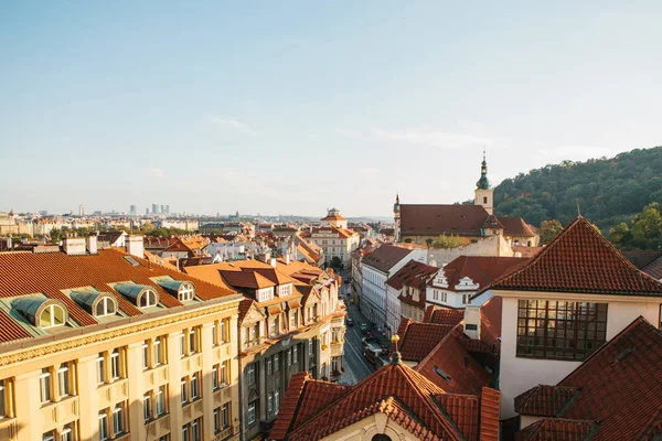 Hermosa vista del paisaje urbano de Praga en la República Checa . — Foto de Stock
