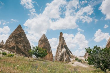 Hills Kapadokya'nın güzel manzarasına. Bir Türkiye manzaraları. Turizm, seyahat, güzel manzaralar, doğa.