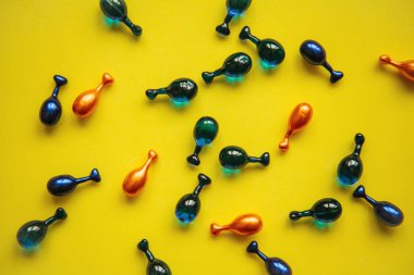 Birçok hapları veya kapsül hyaluronik asit ve koenzim q10. Cilt sağlığı için bakım