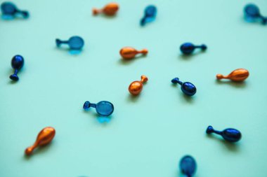 Birçok hapları veya kapsül hyaluronik asit ve koenzim q10. Cilt sağlığı için bakım