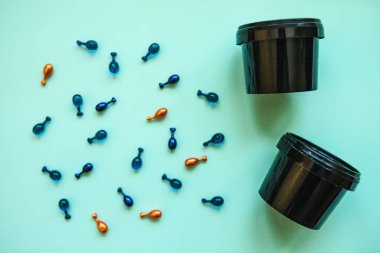 Birçok hapları veya kapsül hyaluronik asit ve koenzim q10. Cilt sağlığı için bakım