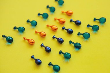 Birçok hapları veya kapsül hyaluronik asit ve koenzim q10. Cilt sağlığı için bakım