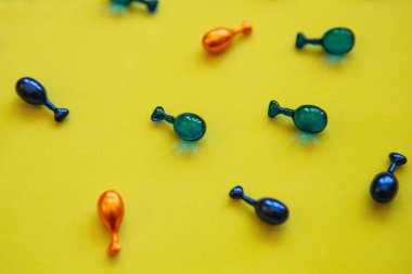 Birçok hapları veya kapsül hyaluronik asit ve koenzim q10. Cilt sağlığı için bakım