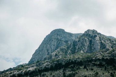 Sis Karadağ'daki dağlarda güzel görünümü.