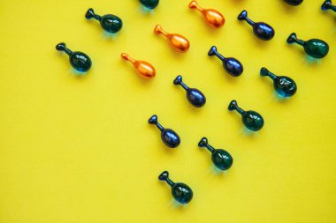 Birçok hapları veya kapsül hyaluronik asit ve koenzim q10. Cilt sağlığı için bakım