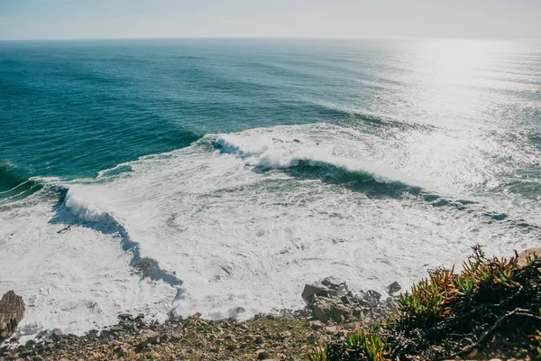 Bela vista do Oceano Atlântico a partir do ponto ocidental do Cabo Roca em Portugal — Fotografia de Stock