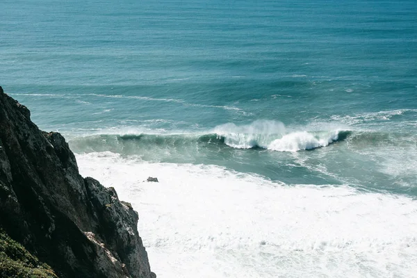 Prachtig uitzicht op de Atlantische Oceaan vanaf het westelijke punt op Cape Roca in Portugal — Stockfoto