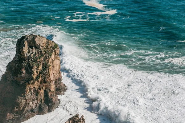 Bela vista do Oceano Atlântico a partir do ponto ocidental do Cabo Roca em Portugal — Fotografia de Stock