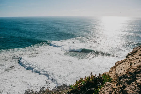 Prachtig uitzicht op de Atlantische Oceaan vanaf het westelijke punt op Cape Roca in Portugal — Stockfoto