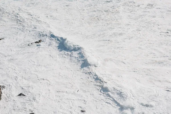 Espuma branca do mar ou ondas oceânicas close-up — Fotografia de Stock