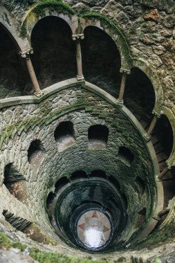 Portekiz'deki Sintra şehir inisiyatik kuyuda.