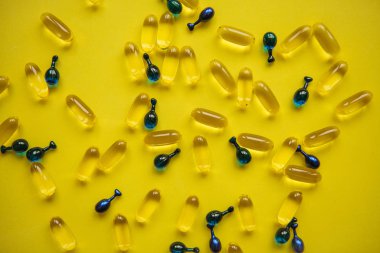 Omega 3, hyaluronik asit ile kapsül arka plan. Cilt ve vücut sağlığı için bakım