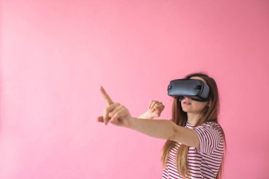 Vr gözlüklü kadın