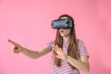Vr gözlüklü kadın