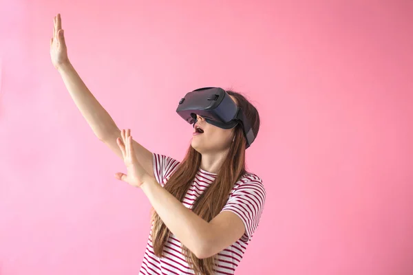 La mujer con gafas VR —  Fotos de Stock