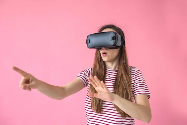 La mujer con gafas VR —  Fotos de Stock