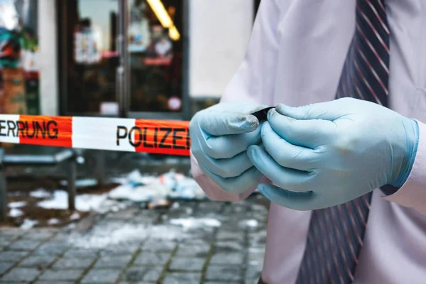 Ein deutscher Ermittler arbeitet. — Stockfoto